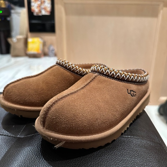 Ugg Kids’ Tasman II slipper - Picture 2 of 4